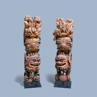 Two Chinese gilded and polychromed wooden colon fragments with Buddhist lions, 18/19th C.